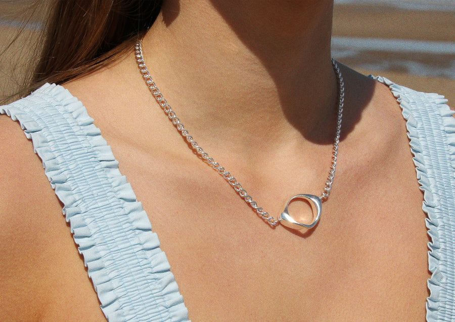 In-Line Whelk Centre Necklace