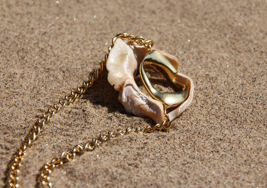 In-Line Whelk Centre Necklace
